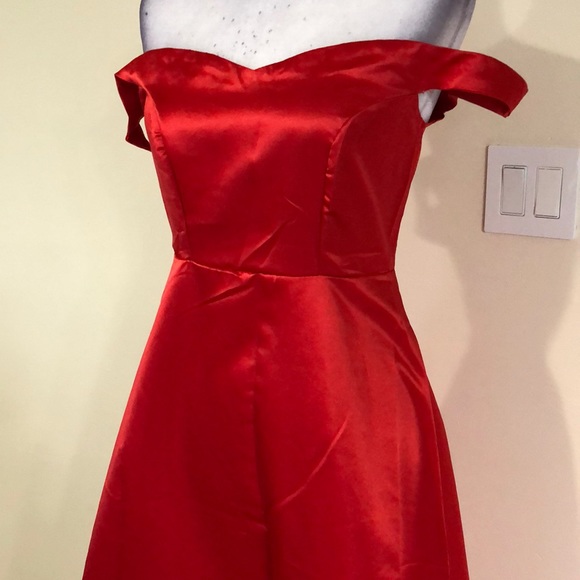 Red High-Low off shoulder - Picture 4 of 8